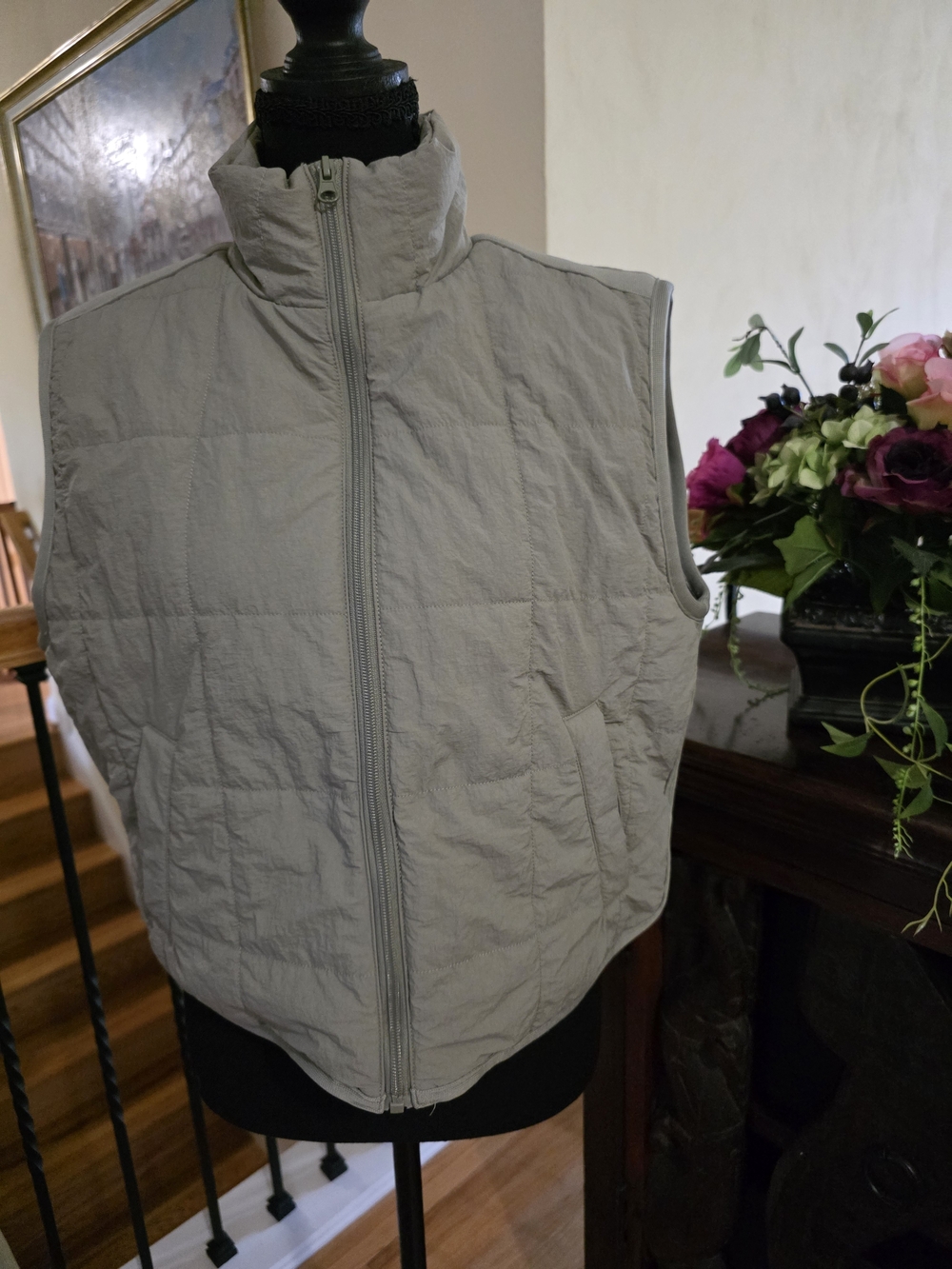 Thread & Supply Women Cropped Light Gray Quilted Puffer Vest XS Fall Cozy Outdoo